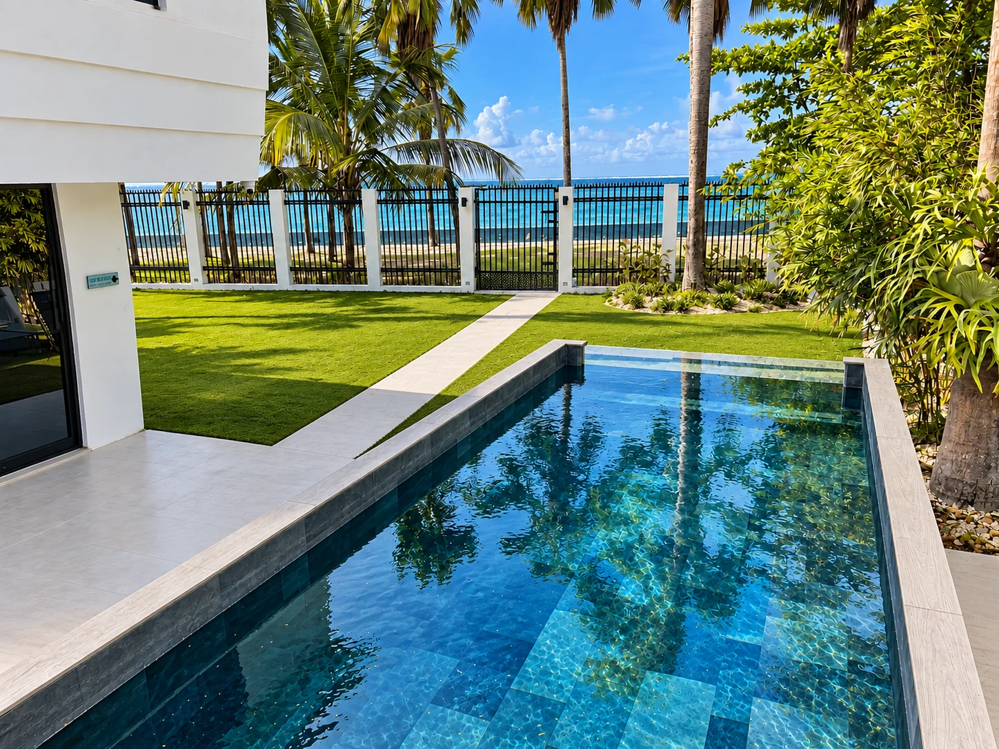 Villa Paradiso · Piscina y mar